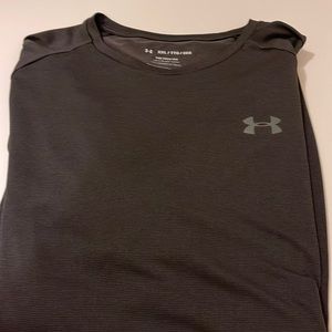 Under Armour black T-shirt